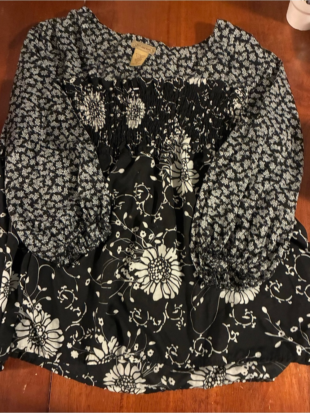 Art And Soul Black and White Floral Smocked Peasant Blouse XL